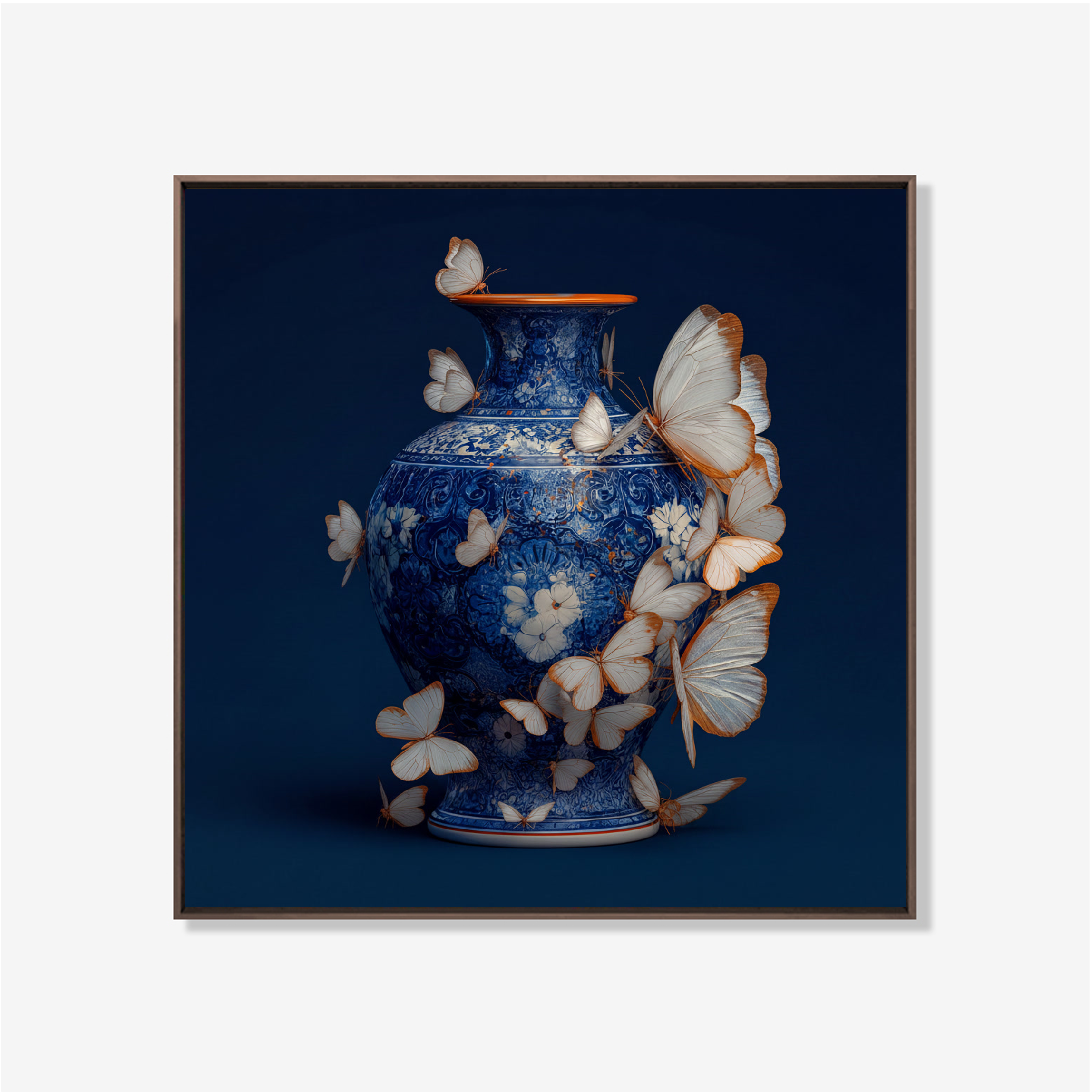 Luxe kunstwerk van een Delfts blauwe porseleinen vaas met sierlijke witte vlinders op een diepblauwe achtergrond.