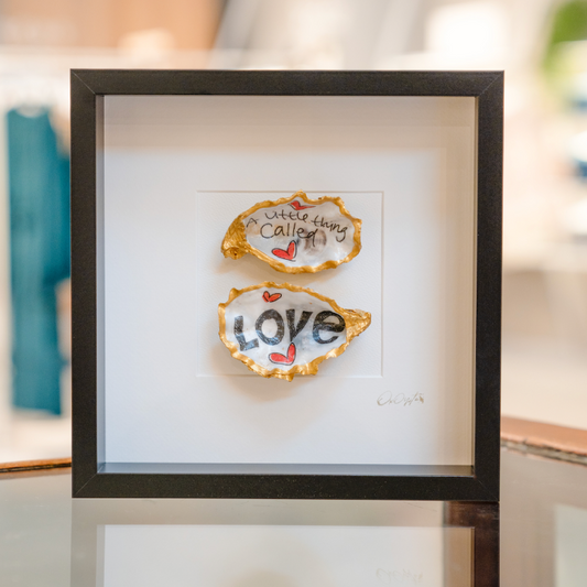 A little thing called love 27x27cm - Ingelijste oesters- plexiglas schilderij - kunst