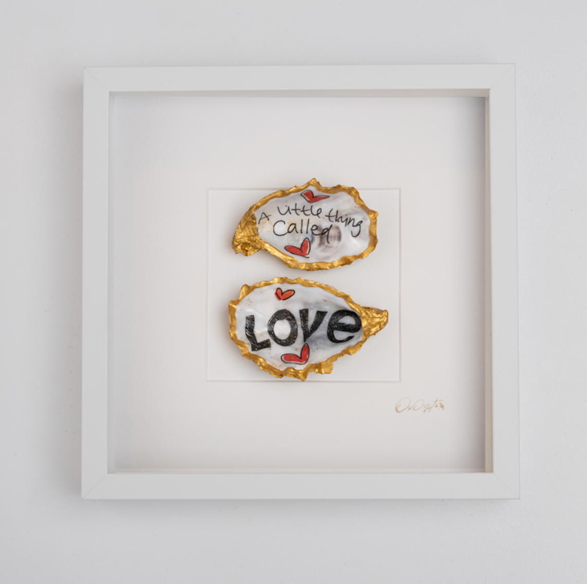 A little thing called love 27x27cm - Ingelijste oesters- plexiglas schilderij - kunst