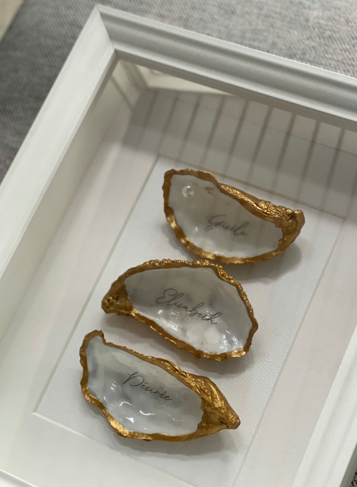 TRIPLE GEPERSONALISEERD MET TEKST 23X28cm - Ingelijste oesters- plexiglas schilderij - kunst