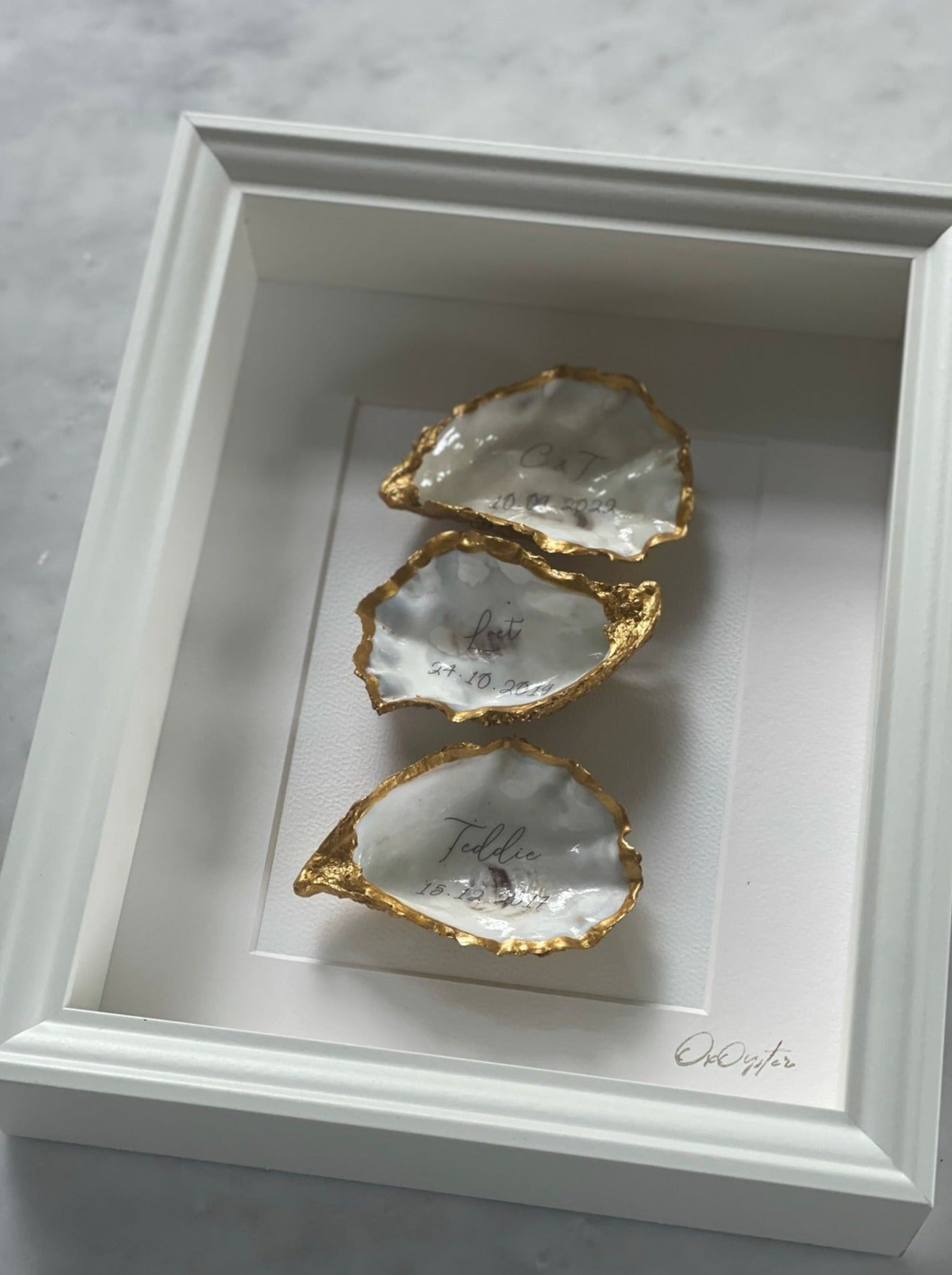 TRIPLE GEPERSONALISEERD MET TEKST 23X28cm - Ingelijste oesters- plexiglas schilderij - kunst