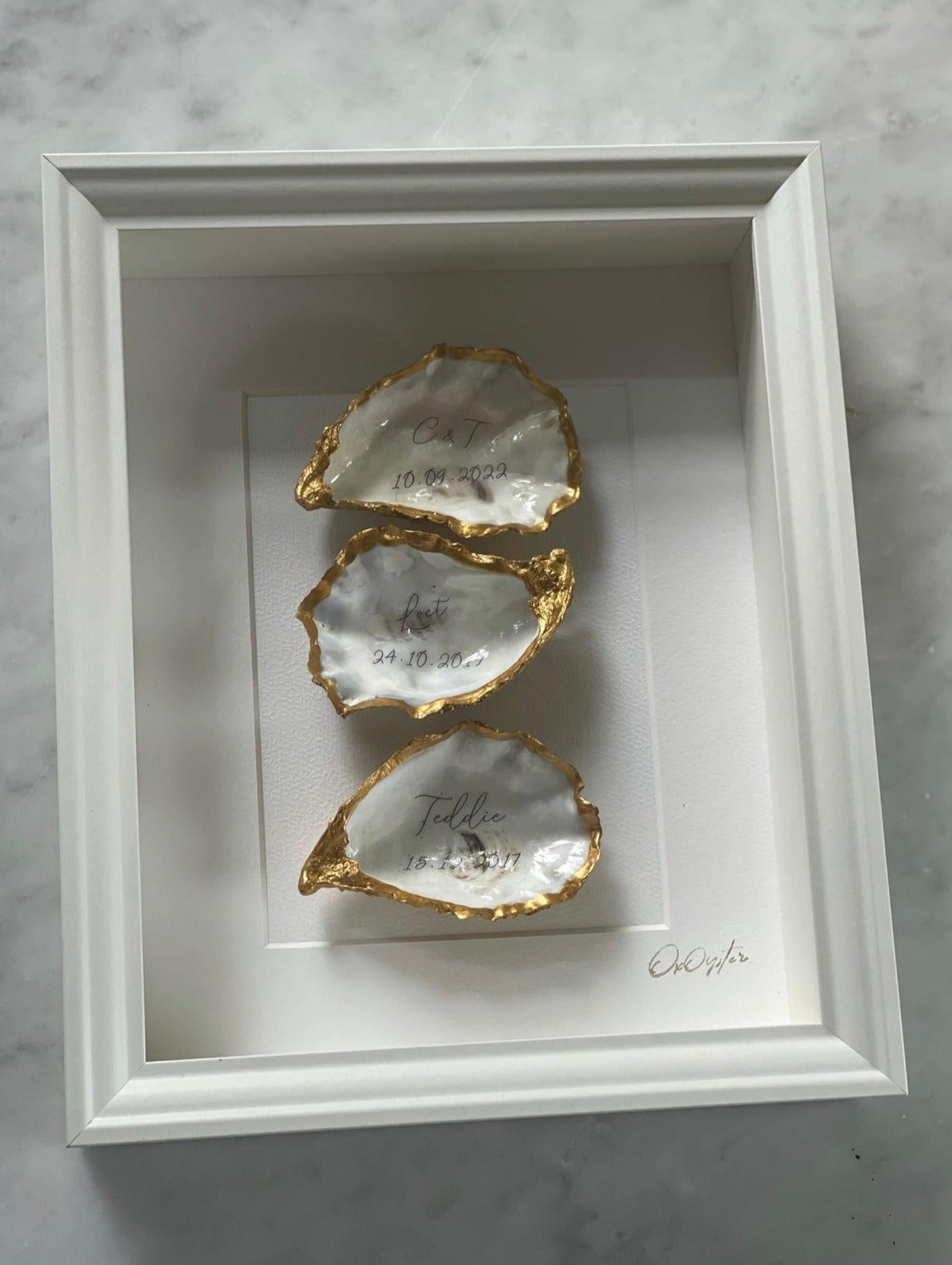 TRIPLE GEPERSONALISEERD MET TEKST 23X28cm - Ingelijste oesters- plexiglas schilderij - kunst