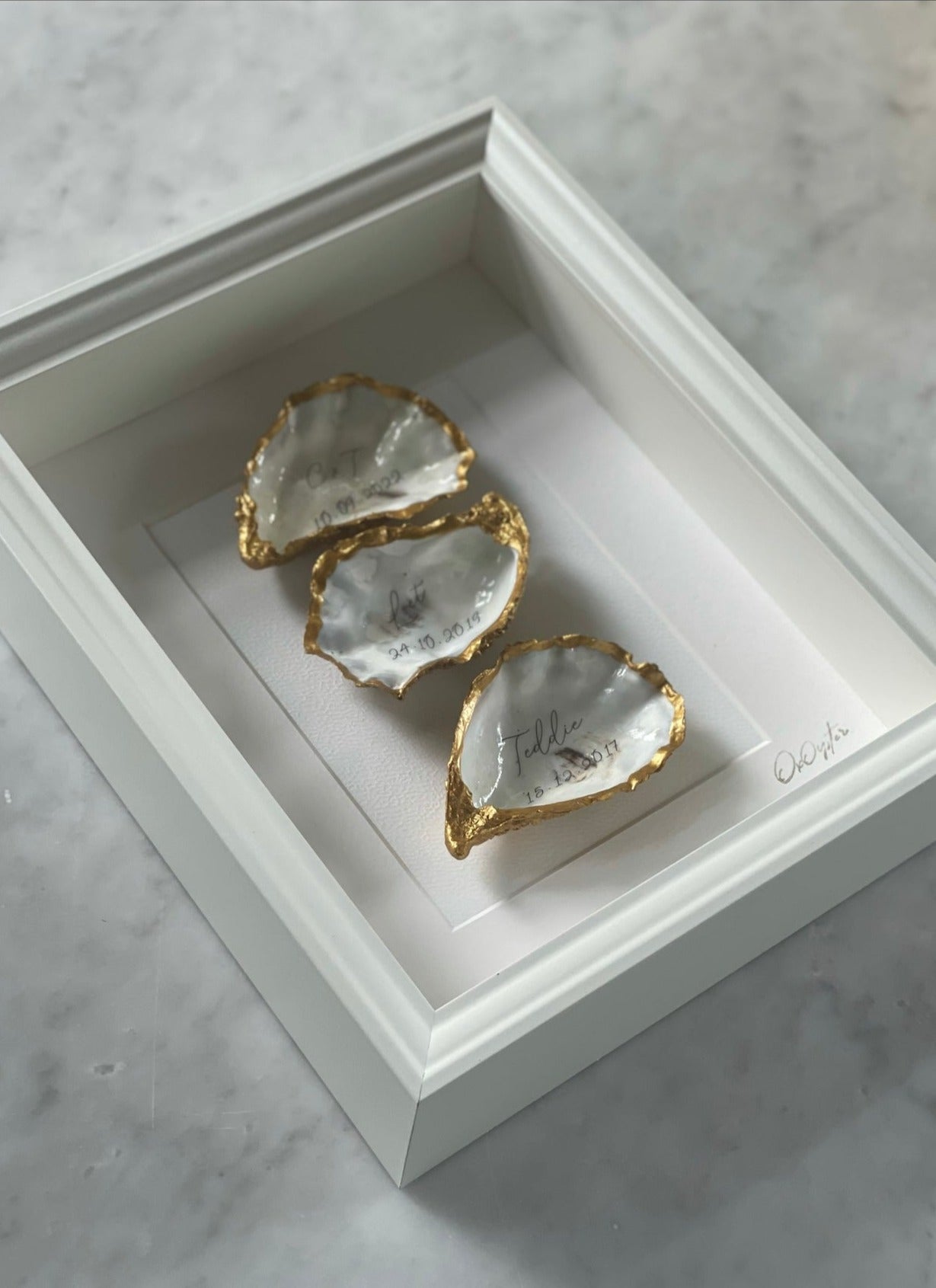 TRIPLE GEPERSONALISEERD MET TEKST 23X28cm - Ingelijste oesters- plexiglas schilderij - kunst