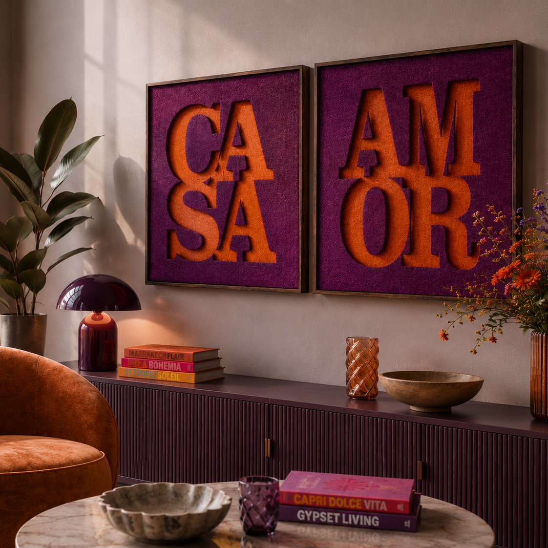 CASA AMOR akoestisch vilt tweeluik met paarse achtergrond, oranje uitgesneden letters en walnoot baklijst.
