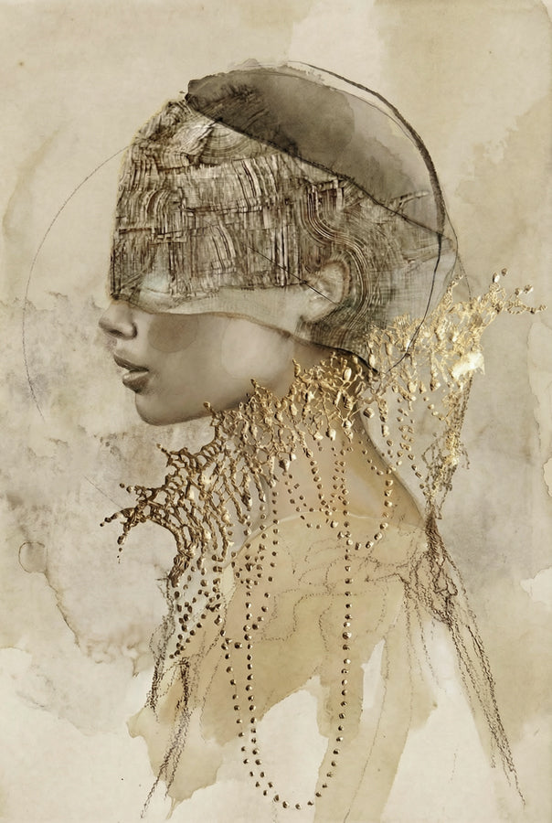 Minimalistisch portret met abstracte lijnen, transparante lagen en warme gouden tonen