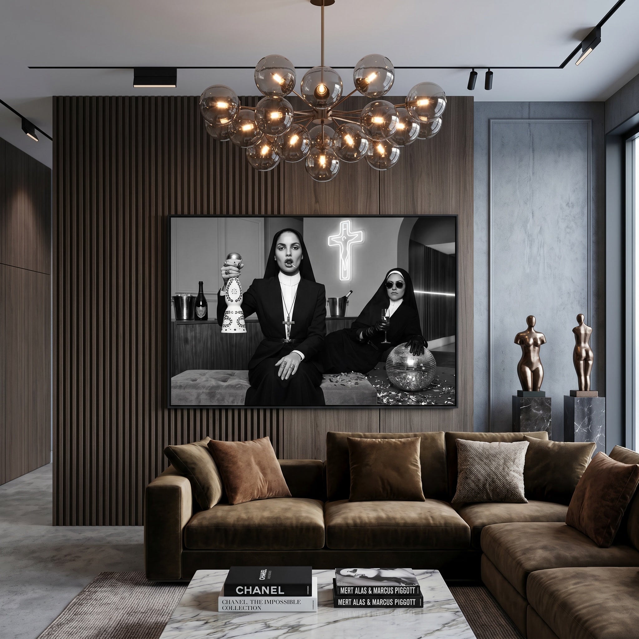 Luxe zwart-wit fotokunst waarin religieuze symboliek, glamour en moderne elegantie samenkomen in een gedurfd design voor een stijlvol interieur.