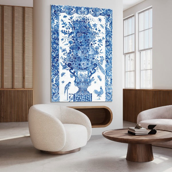 Delftsblauw schilderij op plexiglas in een moderne woonkamer